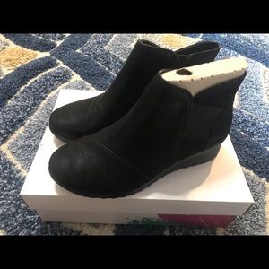 Cloudsteppers Clarks Caddell Tropic -size 7w NEW